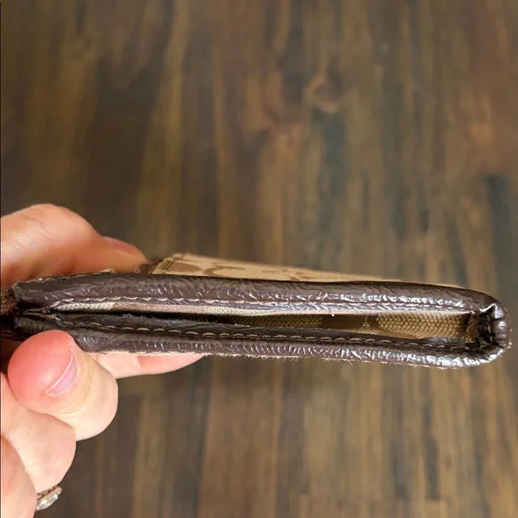 Coach Signature strip Zippy Wallet/Wristlet NEVER USED! - Picture 7 of 14